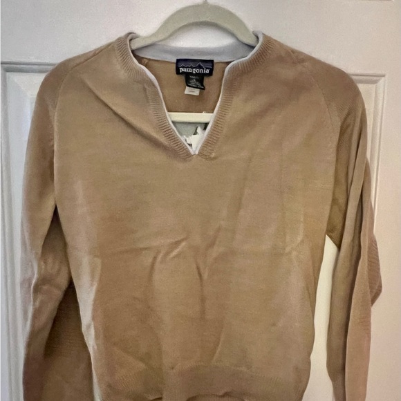 NWT, Patagonia Sweater - Picture 2 of 2